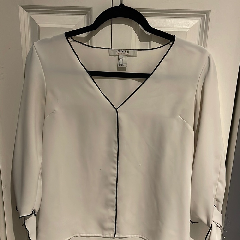 Forever 21 White and black blouse